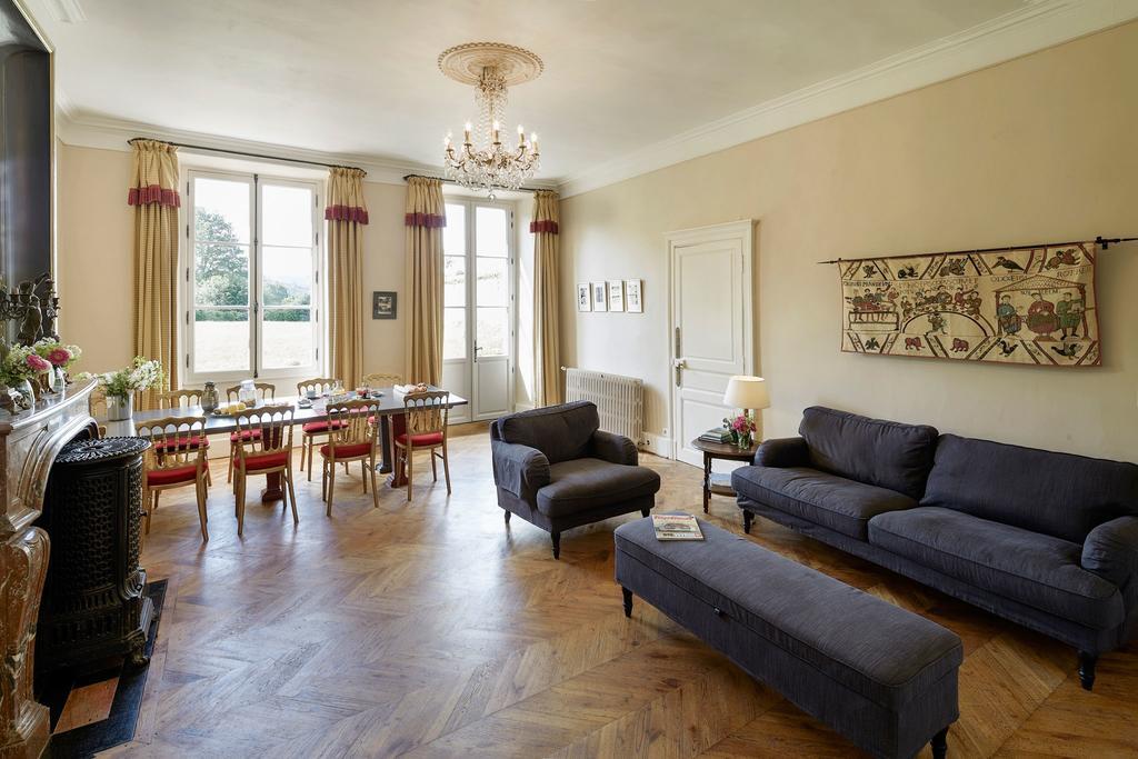 Abbaye Du Palais Bed & Breakfast Thauron Екстериор снимка