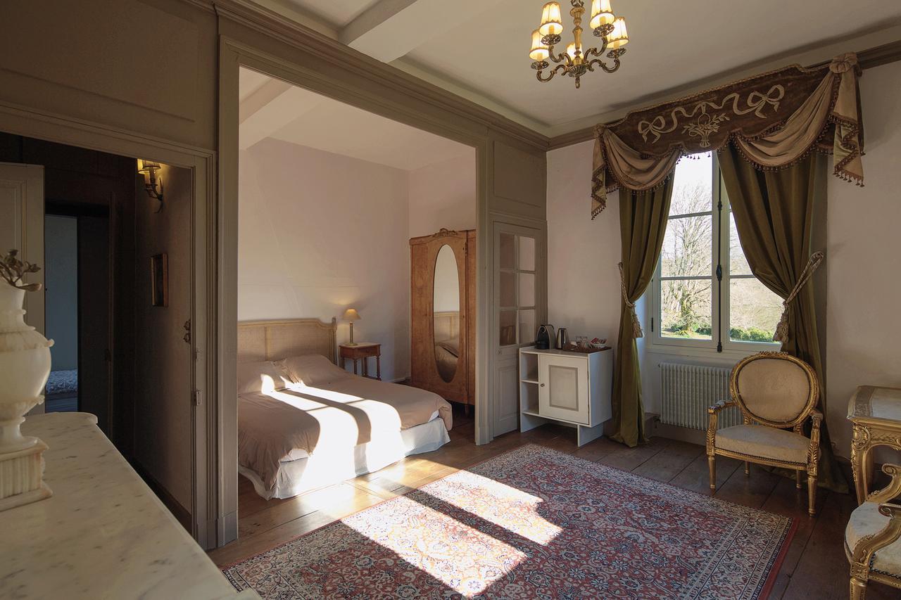 Abbaye Du Palais Bed & Breakfast Thauron Екстериор снимка